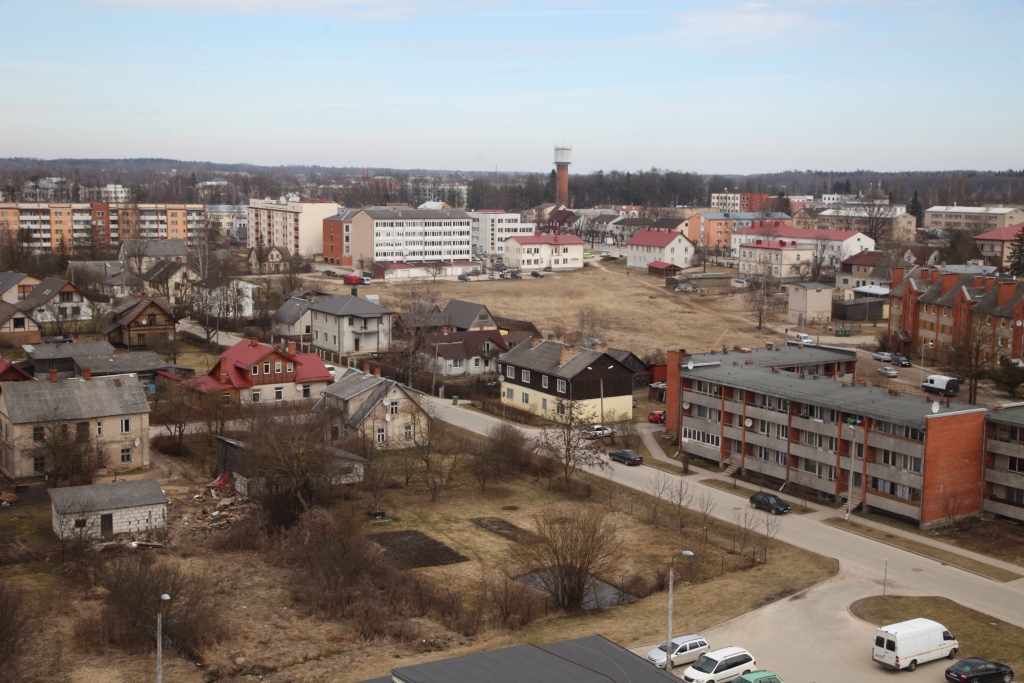 Vakar Gulbenes novada domes sēdē deputāti nobalsoja par 9 personu/ģimeņu uzņemšanu rindā uz pašvaldības dzīvokli, 2 gadījumos - atteica. 5 personām/ģimenēm tika izīrēts dzīvoklis, 55 - pagarināja īres līgumu, 1 gadījumā tika atteikts. Vislielākā interese ir par dzīvokļiem pilsētā. 		   
Autors: Gatis Bogdanovs