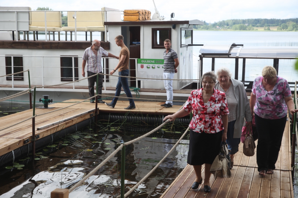 Lietus nevar izjaukt svētku noskaņojumu. Ir vajadzīgi brīži, kad jāsapurinās, jāsapošas, jāiznāk no mājām sabiedrībā!    		
Autors: Gatis Bogdanovs