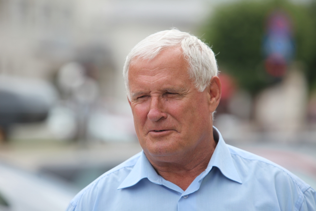 Ēriks no Līgo ◆ Vai cik daudz! Katru vasaru! Vālojām sienu, ravējām bietes un darījām citus darbus. Tagad, manuprāt, skolēniem nav viegli atrast darbu, bet, kurš grib, tas atrod.
