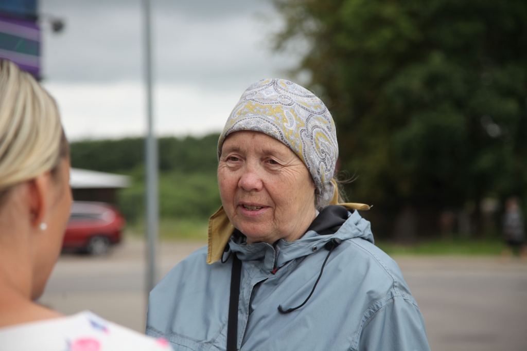 Aija no Gulbenes ◆ Nē. Ja lasu mellenes, tad tikai priekš sevis.
