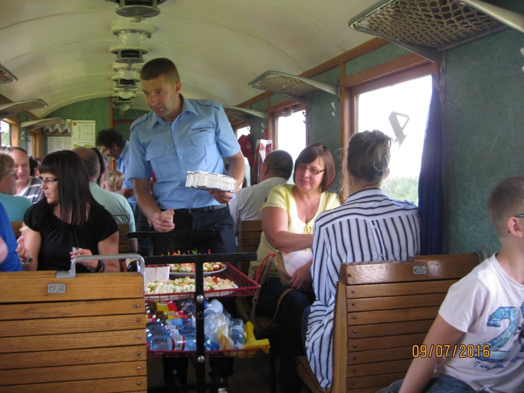 Bānīša pasažierus brauciena laikā pārsteidza iespēja baudīt vīnu un sieru.
Autors: no personiskā arhīva