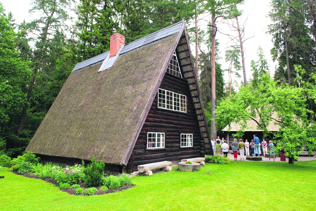 Radiet un jēgpilni runājiet – ar šādu vēlējumu Imants Ziedonis fondam «Viegli» nodeva savu Murjāņu vasarnīcu, kurā ierīkot muzeju. 
Autors: Raitis Puriņš