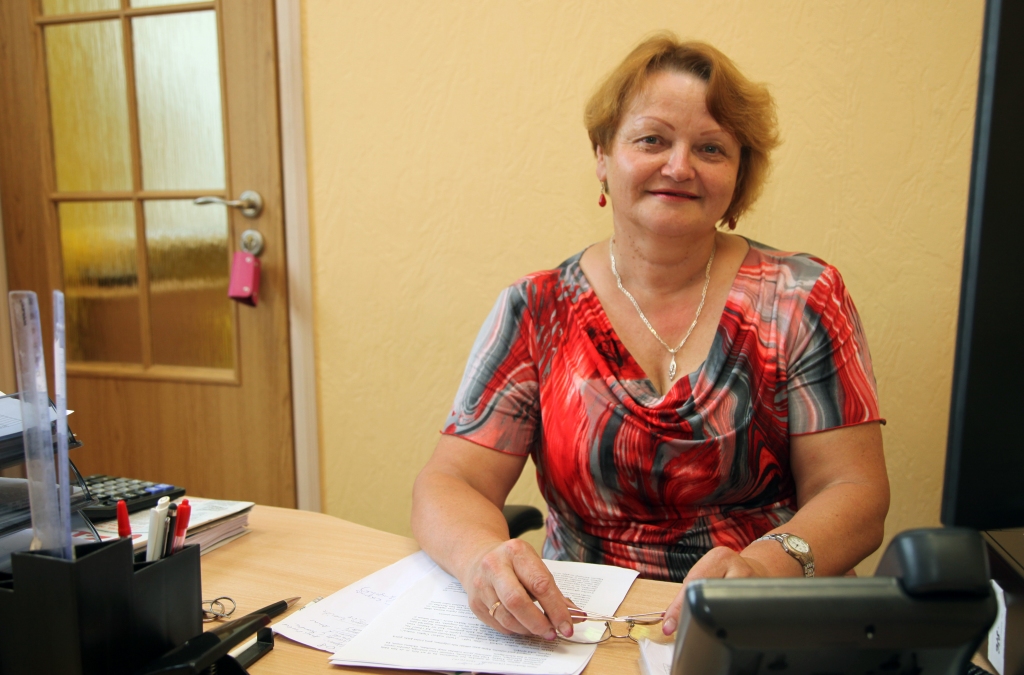 “Līdz 15.decembrim 1. un 2.grupas invalīdi, Černobiļas avārijas seku likvidēšanas dalībnieki un personas, kas savu zemi ļauj izmantot pašvaldībai izglītības, kultūras un sporta iestāžu darbības nodrošināšanai, pašvaldībā var vērsties ar iesniegumu, lai, sākot ar nākamo gadu, saņemtu nekustamā īpašuma nodokļa atvieglojumu. Tikai nāksies ievērot arī dažus nosacījumus,” norāda Gulbenes novada domes Finanšu un ekonomikas nodaļas vecākā ekonomiste Marta Mikolaja.
Autors: Gatis Bogdanovs    