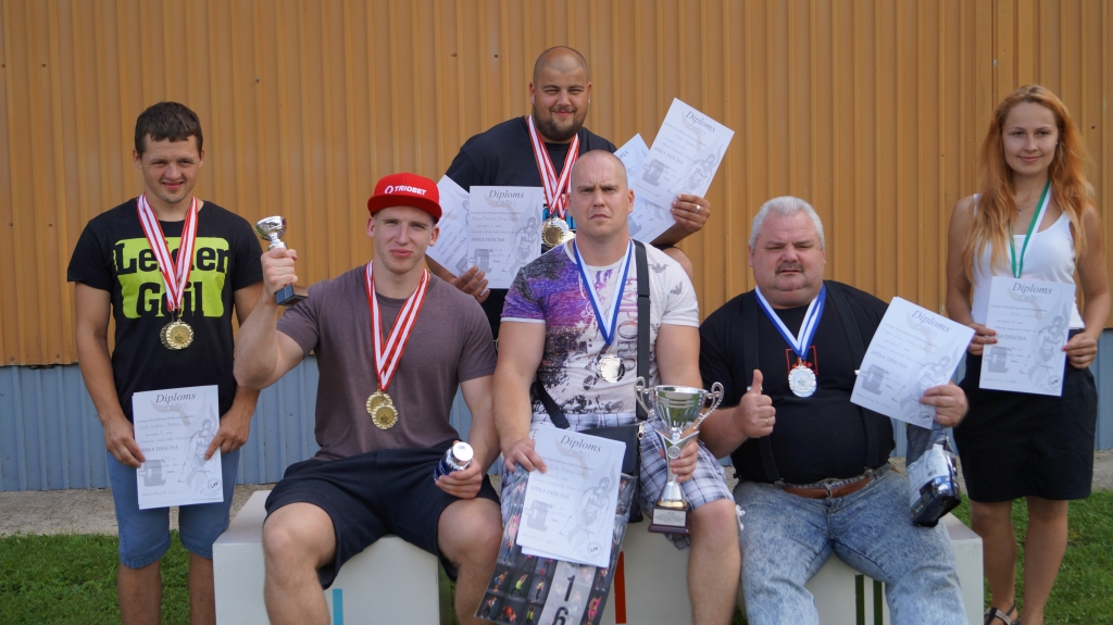 Ķekavas novada čempionātā svaru stieņa vilkmē no zemes sporta klubu “Gulbenes K.S.P.” godam pārstāvēja astoņi atlēti. 	
Autors: no privātā arhīva