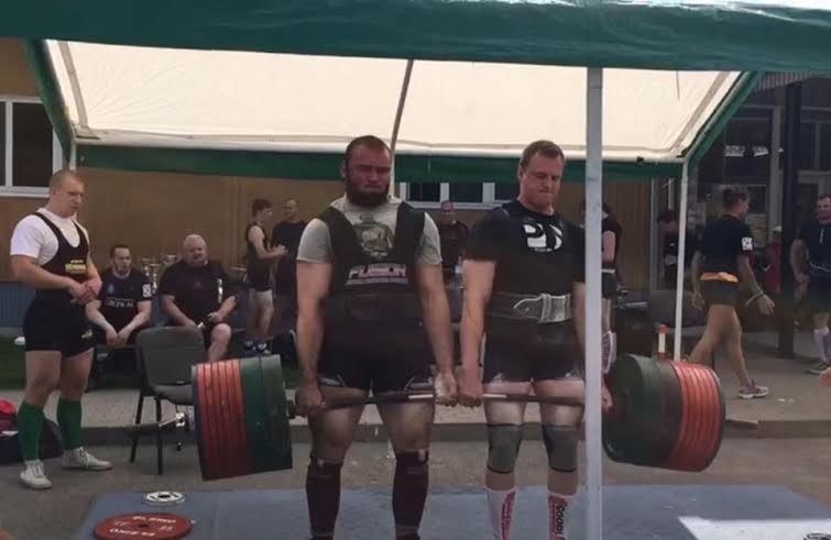 Ķekavā sacensībās vislielāko kilogramu summu pieveica Vadims Kasparovs un Edgars Pavlovskis, kopā paceļot 570 kg.
Autors: no personiskā arhīva