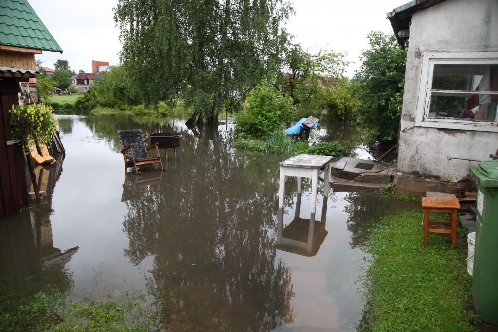 Katru dienu nogāž lietus kā no spaiņa un uz brīdi viss apkārt pludo. Tik neparasti pie mums ir sācies augusts. 	
Autors: Gatis Bogdanovs
