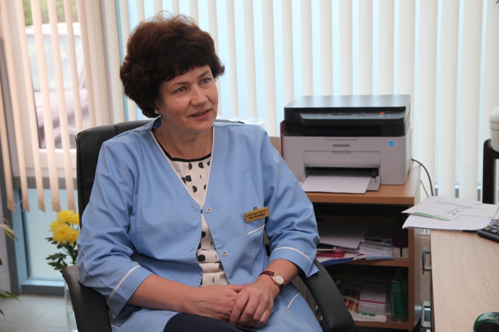 Ģimenes ārste Inta Krēsliņa kopš pirmdienas uzklausa pacientus Gulbenē, doktorātā, kas atrodas veikala “Beta” ēkā. Pieņemšanas laikā aiz kabineta durvīm pat veidojas rinda. I.Krēsliņa daudzus gadus bija ģimenes ārste Rankas pagastā, kur viņai bija aptuveni 1600 pacientu. Darbu Rankas pagastā viņa pārtrauca 2013. gada 1.maijā un devās strādāt uz Salaspili. Rancēnieši I.Krēsliņu atceras ar labiem vārdiem, raksturojot kā labu, atsaucīgu un iejūtīgu ārsti. “Man Rankas cilvēku labie vārdi dod spēku,” saka daktere. 
Autors:  Gatis Bogdanovs