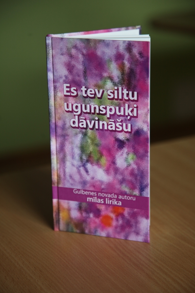 “Mīlestība ir noslēpumaina. Jo vairāk mēs to dalām, jo lielāka tā kļūst.” Šie Paula Koelju vārdi ir uzskatāmi par Gulbenes novada autoru mīlas lirikas “Es tev siltu ugunspuķi dāvināšnu” atslēgas vārdu.
Autors: Gatis Bogdanovs