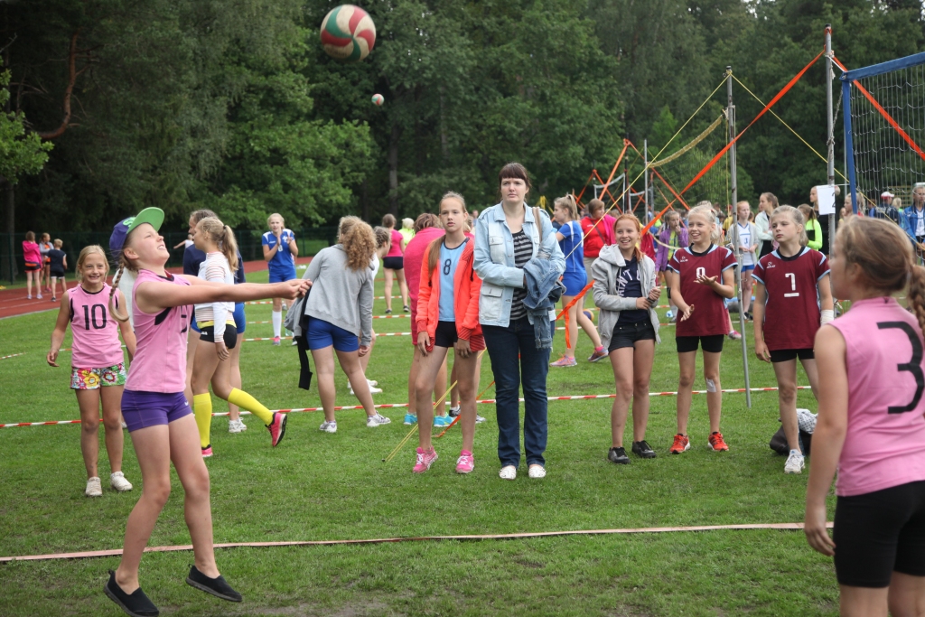 Gulbenes sporta centra sporta laukumā 3.augustā notika otrais “PURE chocolate volejbols” kvalifikācijas posms jauniešiem.
Autors: Gatis Bogdanovs