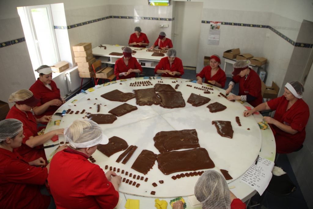 Bijušās Lizuma cietes rūpnīcas konfekšu ražotne ir viena no senākajām ražotnēm, kur savulaik tika izstrādāta sava “Gotiņas” ražošanas tehnoloģija un ietīšanas maniere. Lizumā darbs pie “Gotiņām” sākās 1959.gadā, bet gadu vēlāk sākās to ražošana. 	
Autors: no “Dzirksteles” arhīva