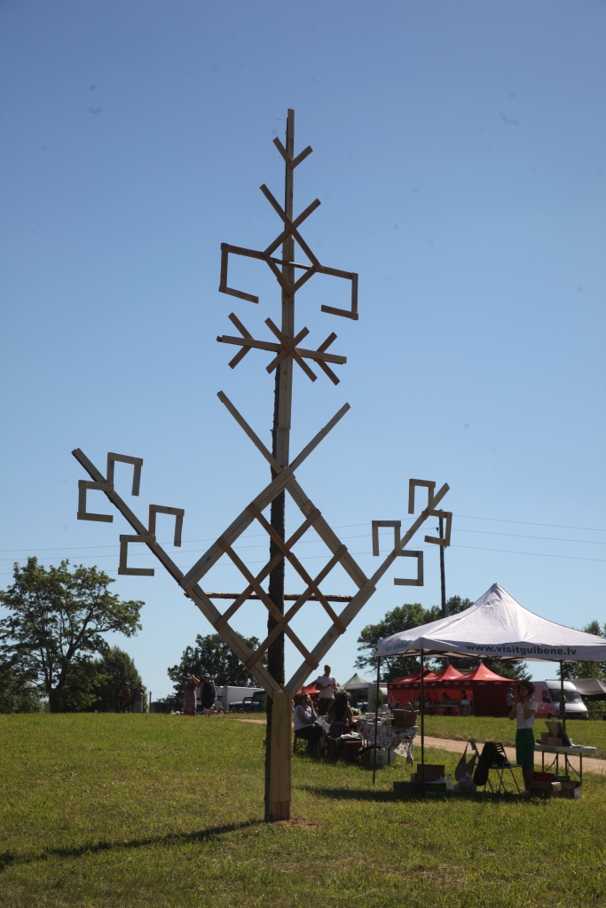 Svinētāji Druvienā gaidīti jau piektdienas, 19.augusta, vakarā, lai iepazītu apkārtni, cits citu un pavadītu maģisku svētku vakaru, dziedot un dejojot pie svētku ugunskura. Sestdien svētki sasniegs savu kulmināciju un pārsteigs ne tikai ar koncertiem un dejām, bet arī ar plašām iespējām radoši izpausties un mācīties katram pašam.
Autors: no “Dzirksteles” arhīva