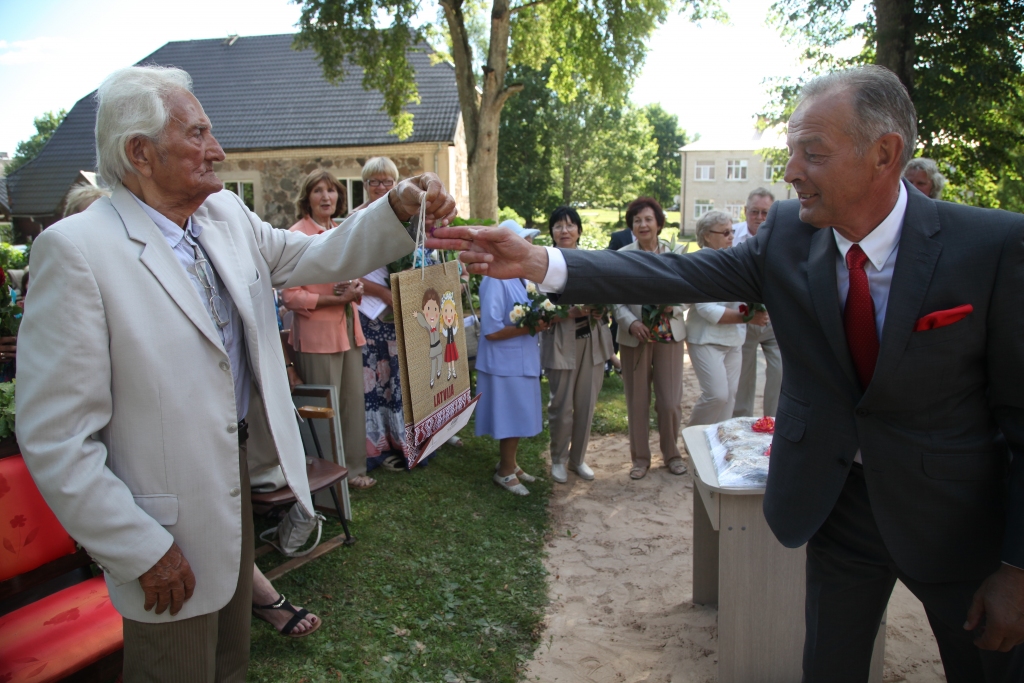 Šosestdien Beļavas pagasta Ozolkalnā – par godu Imanta un Gido Kokaru 95 gadu jubilejai, klātesot jubilāram Gido Kokaram - notiks kormūzikas fanu, dziedātāju un personību saiets “BrāliBrāli”, ko vadīs aktieris Guntis Skrastiņš.    
Autors: no “Dzirksteles” arhīva