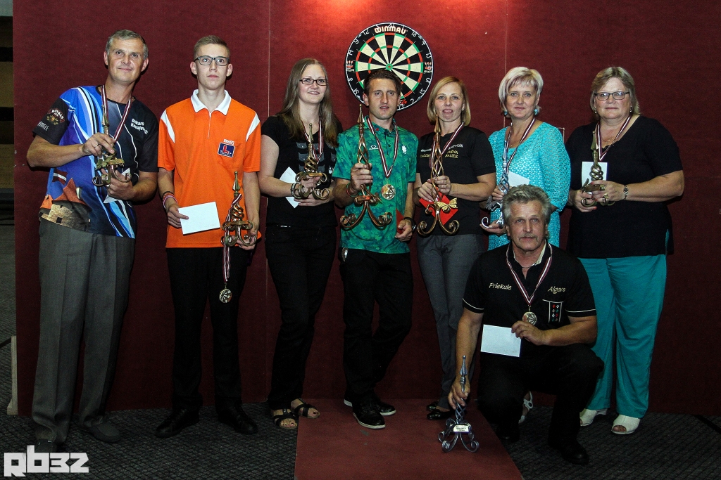 Zeltīte Strade (otrā no labās) – starp godalgotajiem Saulkrastu kausā.   
Autors: Renārs Buivids