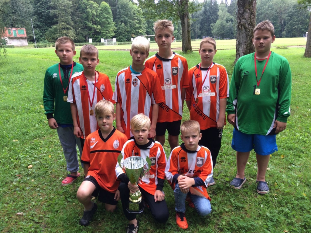 Gulbenes BJSS U-12 grupas komanda - Latvijas ZA reģiona čempioni.
Autors: no personiskā arhīva