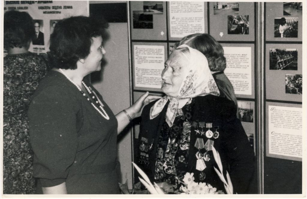 Laikabiedru atmiņās Marta Semule ir dažādi vērtēta. Tomēr jau padomju gados Latvijas Radio, kur strādāja izteikti nacionāli noskaņoti redaktori, slavenā slaucēja bija augsti vērtēta. Un ne jau apbalvojumu dēļ. M.Semulē bija vērtības, kas stāv pāri visām ideoloģijām. Viņa bija vienkārša, čakla lauku sieva.
Autors: no “Dzirksteles” arhīva