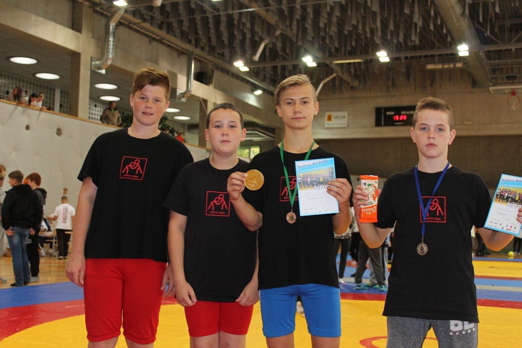 Sacensībās Igaunijā sporta klubu “Gulbenes K.S.P.” pārstāvēja Alans Karuzins (no labās), Rolands Blūms, Ričards Bubišs un Artūrs Maļiks. 	
Autors: no personiskā arhīva