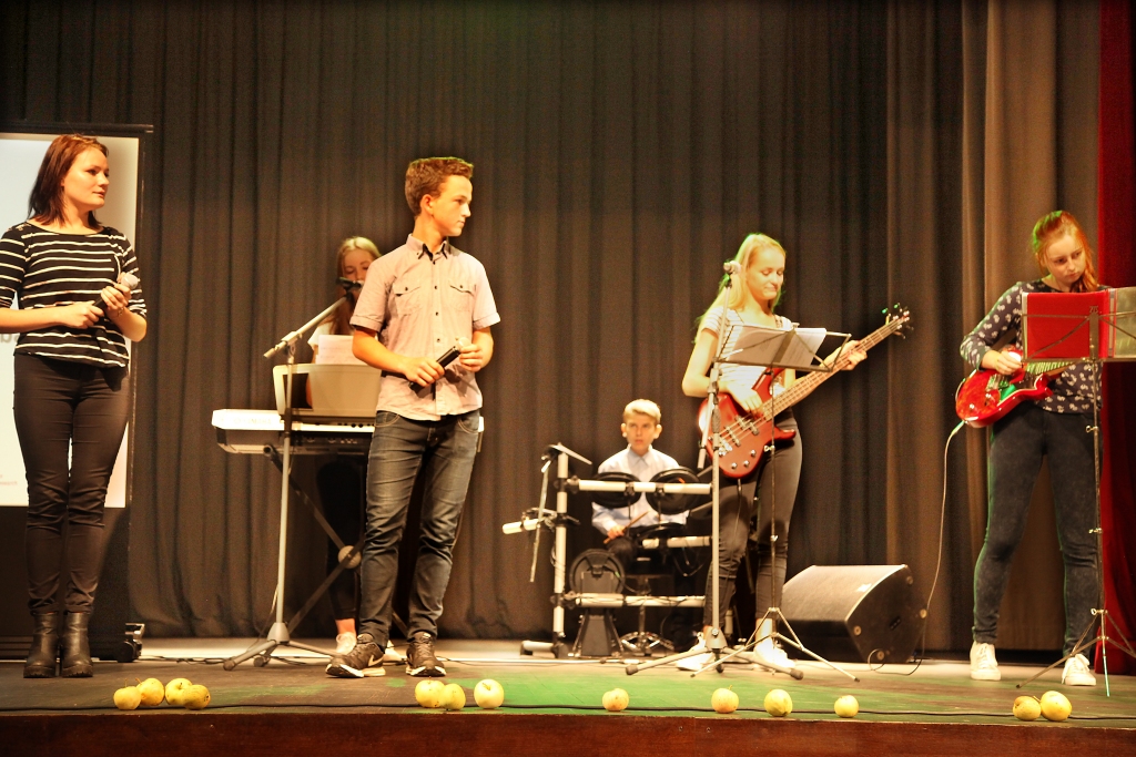 Lejasciema vidusskolas vokāli instrumentālā ansambļa “Deep silence” dalībnieki savā repertuārā izvēlas galvenokārt ārzemju skaņdarbus. 	
Autors:  no personiskā arhīva 