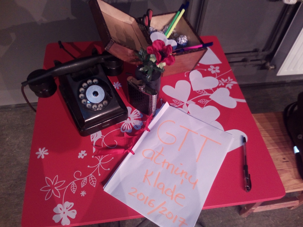 Gulbenes Tautas teātris jauno sezonu sāk radoši – ar kopīgas atmiņu klades veidošanu.      
Autors: Diāna Odumiņa