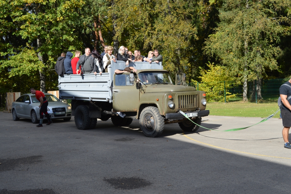Partijas “No sirds Latvijai” Gulbenes nodaļa ir sportiska. Sabiedrībai tā sevi pieteikusi, piedaloties arī spēkavīru sacensību organizēšanā. Ar savu klātbūtni pasākumu pagodināja partijas līdere, novadniece Inguna Sudraba. 
Autors: Gatis Bogdanovs