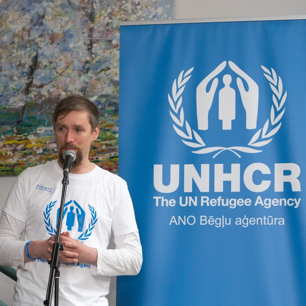 ANO Bēgļu aģentūras Ziemeļeiropas reģionālā biroja komunikācijas koordinatora Didža Melbikša pienākums ir stāstīt un izzināt visu, kas saistīts ar bēgļu uzņemšanas jautājumiem. Tāds bija arī nesenās tikšanās Gulbenē sarunu temats. 	
Autors:  no “Facebook.com”