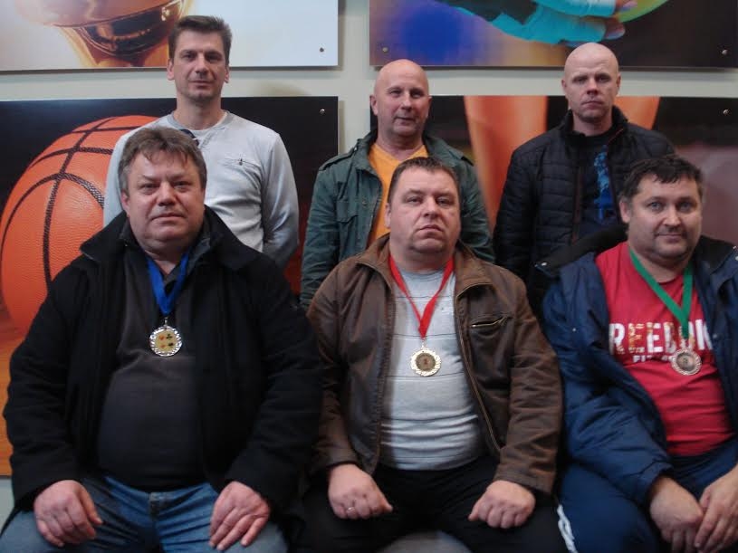 Gulbenes pilsētas čempionāta laureāti: 1.rindā (no kreisās) - Aldonis Meikstums, Edgars Bukšs un Juris Praškevičs;  2.rindā (no kreisās) - Raimonds Skuja, Valdis Kalniņš un Armands Dzērve.

Autors: no personiskā arhīva