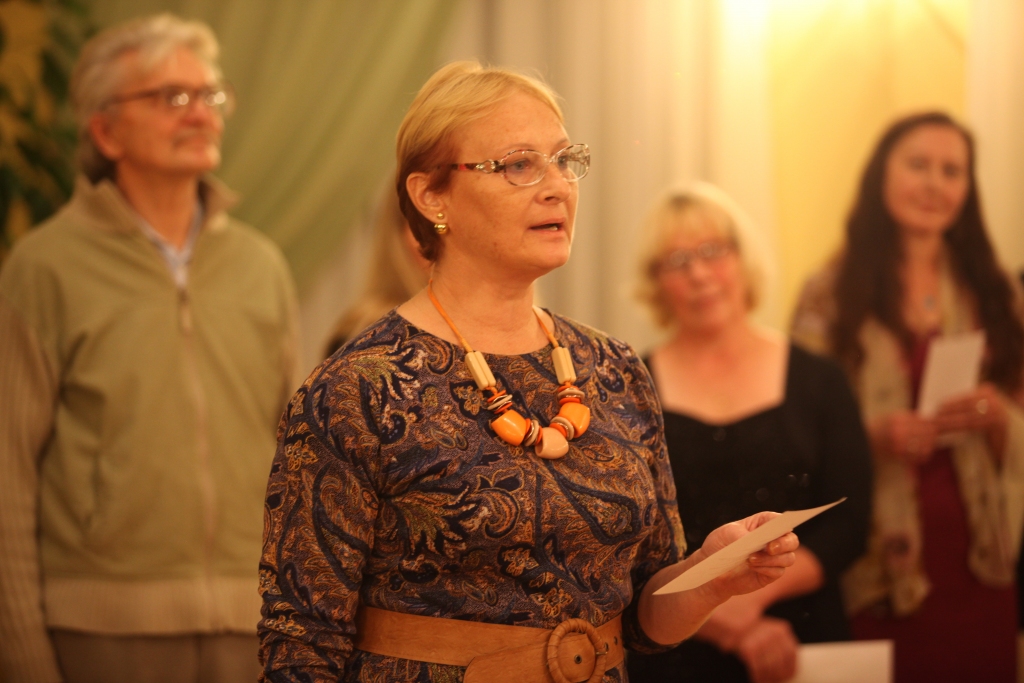 Dzejniece Inese Tora no Jaungulbenes pagasta vienmēr rod laiku būt kopā ar Gulbenes novada literātiem. Būdama daudzu dzejas krājumu autore, viņa ar tajos paustajām pārdomām labprāt dalās ar citiem. I.Tora ir viešņa Dzejas dienās arī citviet Latvijā. 
Autors: no “Dzirksteles” arhīva