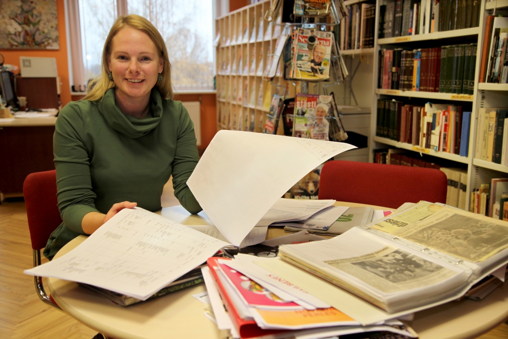 “Šis ir darbietilpīgs darbs, un mēs nevaram zināt visu, tāpēc aicinu novada iedzīvotājus nākt mums talkā un papildināt sarakstu ar jauniem uzvārdiem, iesakot, viņuprāt, veiksmīgus novadniekus, kurus mēs iekļausim datubāzē, bet nākamajā vasarā aicināsim uz saietu,” saka Gulbenes novada bibliotēkas Novadpētniecības lasītavas vadītāja Sanita Jurkāne. 
Autors:  Gatis Bogdanovs 