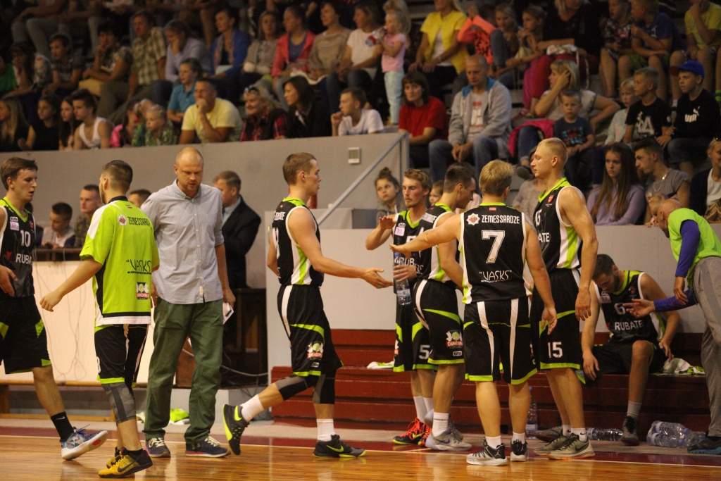 Mūsu basketbola komanda sezonu uzsākusi ļoti sekmīgi.  
Autors: Gatis Bogdanovs 