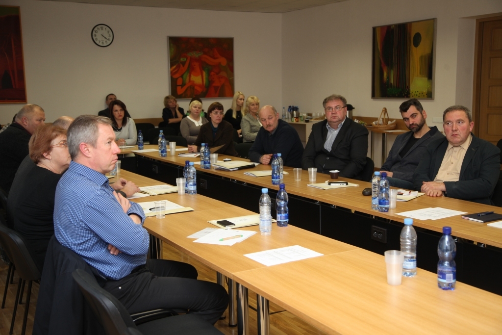 Gulbenes novada uzņēmēji aptaujas anketās atklāj, ka viņiem ir interese par nodarbināto izglītības programmu ar Eiropas Savienības struktūrfondu līdzfinansējumu. Viņi ir gatavi sadarboties, lai izveidotu novada Uzņēmēju konsultatīvo padomi. 
Autors: Gatis Bogdanovs