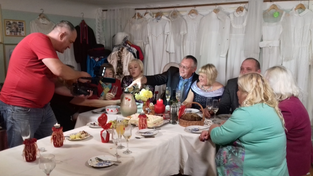 Uzbur sudrabkāzu atmosfēru! Kāzu muzejā Ozolkalnā šoruden nofilmēts videoklips šlāgerim “Sudrabkāzas Latgalē”. 
Autors: no personiskā arhīva