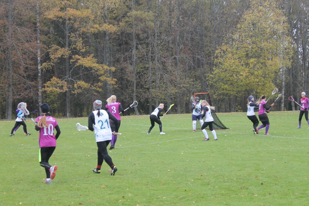 Šobrīd lakrosa komandā “Talava” regulāri trenējas 11-12 spēlētājas. 	
Autors: no privātā arhīva