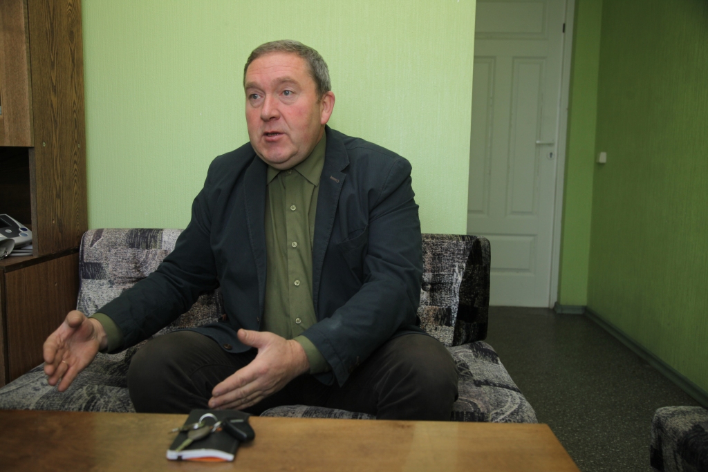 “Zeme vienmēr kādam būs jāapstrādā. Nekad nebūs tā, ka Gulbenes  novadā nebūs cilvēku. Arī bērni būs. Tas nozīmē, ka arī skolot viņus vajadzēs. Un vajadzēs nodrošināt arī visus nepieciešamos pakalpojumus. Mums, deputātiem, jādara viss, lai dzīve laukos būtu normāla,” saka Gunārs Ciglis. 
Autors: Gatis Bogdanovs