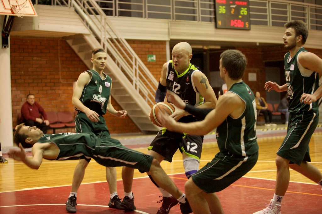 “Šīs spēles zaudējumu pilnībā uzņemos uz saviem pleciem - gan kā spēlētājs laukumā, gan kā treneris. Neizdevās spēles plāns, ar ko bijām gatavojušies uz šo spēli,” saka galvenais treneris Artūrs Brūniņš.	
Autors: Gatis Bogdanovs