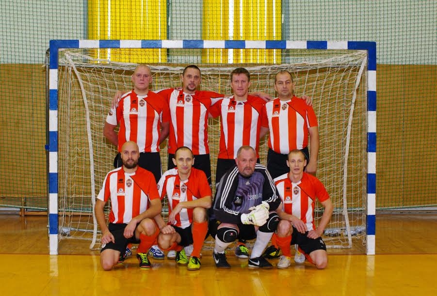 Gulbenes veterānu telpu futbola komanda (1.rindā no kreisās): A.Timenieks, G.Iekļavs, D.Liepiņš, R.Šolins; (2.rindā no kreisās): R.Šķenders, A.Grigalka, M.Graudiņš un U.Romanovs.
Autors: no personiskā arehīva