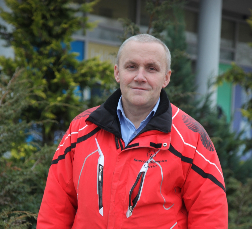 Sveķu internātpamatskolas direktora pienākumi Aigaram Lasim uzliek atbildību, kas neļauj atslābt 24 stundas diennaktī. Tomēr viņš nekad nav gribējis no tiem atteikties, lai atrastu vieglāku darbu. 
Autors: Gatis Bogdanovs