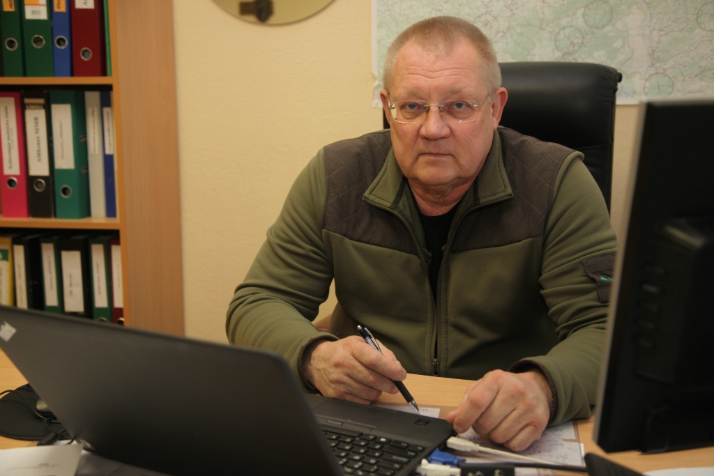 Ziemeļaustrumu virsmežniecības inženieris medību jautājumos Laimonis Kļaviņš atgādina, ka atrašanās medībās bez mednieka apliecības draud ar nepatīkamiem piedzīvojumiem vai pat naudas sodu, ja tās esamību neizdosies pierādīt.	
Autors: Gatis Bogdanovs