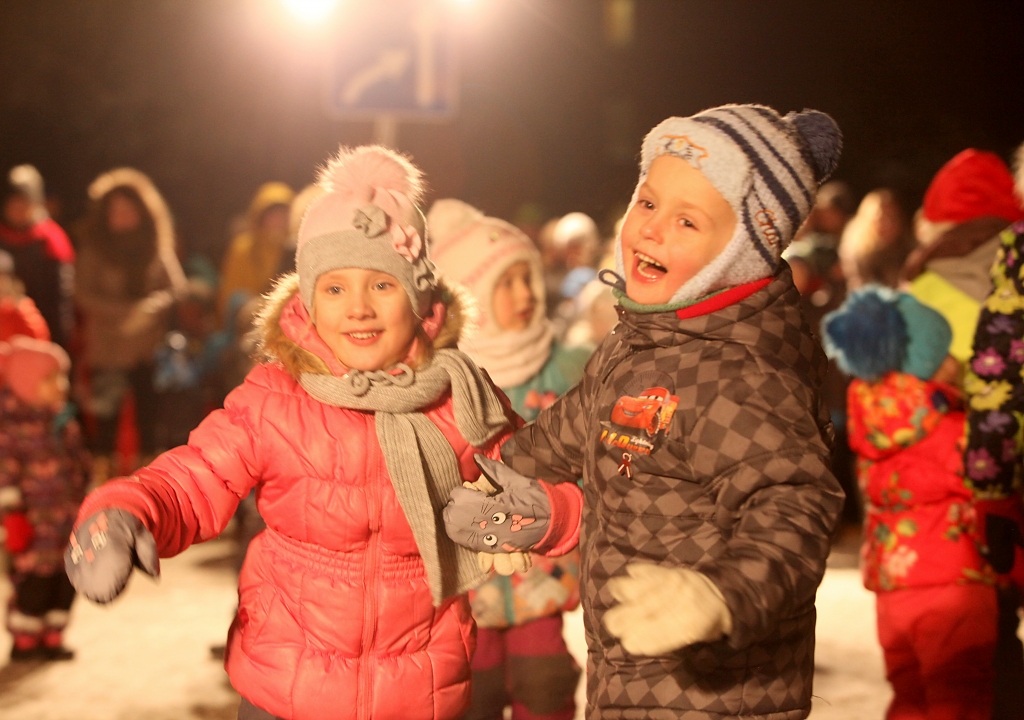 Gulbenes pilsētas centrālās egles iedegšana vislielākās emocijas raisīja mazajiem gulbeniešiem. Tās bija lasāmas viņu sejās. 	
Autors: Gatis Bogdanovs