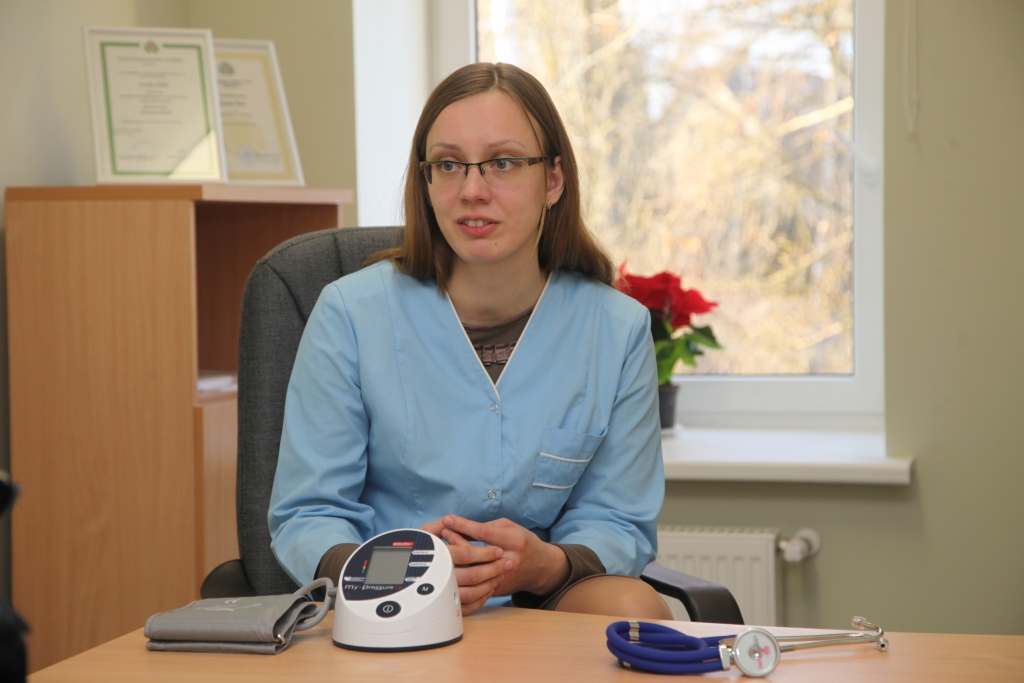 Pirmais mediķis dzimtā! Viņai kopš bērnības tuva bija bioloģija. Lizumniete Linda Ūdre (attēlā)
ārstes profesijas izvēlē savulaik iedvesmojusies no savas ģimenes dakteres Baibas Mezītes. 
Autors: Gatis Bogdanovs