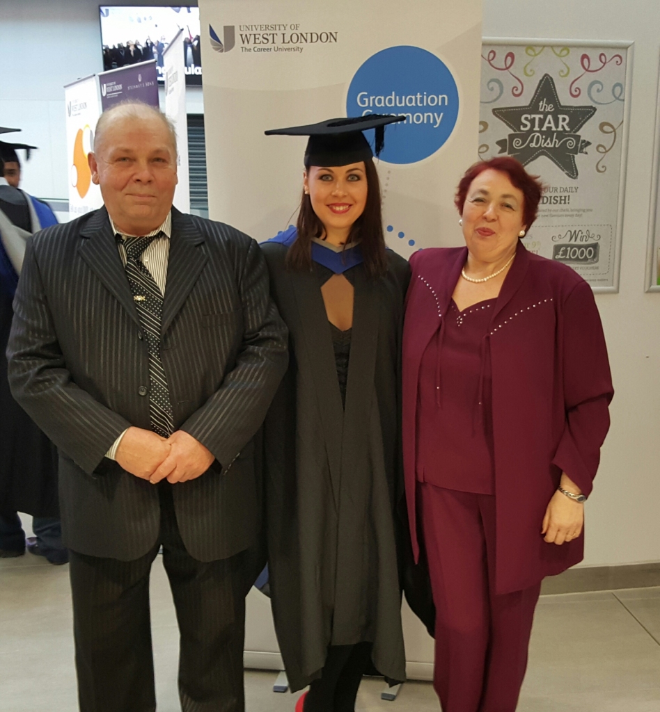 Tas teiciens par vecāku sapņiem, kuri jāpiepilda bērniem, šoreiz ir absolūti patiess. Gulbenieši Valdis un Valentīna Bēniņi lepojas ar savu meitu Svetlanu. Pašas spēkiem un līdzekļiem viņa Lielbritānijā ir pabeigusi universitāti. 	
Autors: no personiskā arhīva