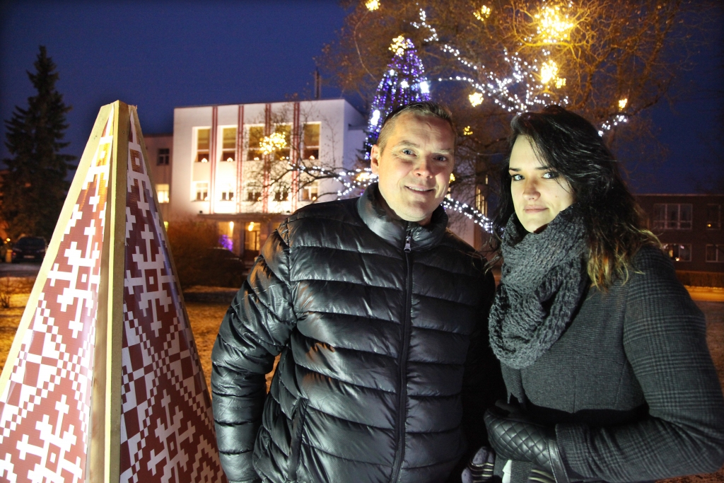 Dzīvot mīļi - tas nenozīmē iztikt bez domu un vārdu apmaiņas. Marika nebaidās ar Normundu izrunāties par visu - gan patīkamo, gan ne tik ļoti. Tas ģimenes dzīvē ir vajadzīgs! 		
Autors: Gatis Bogdanovs