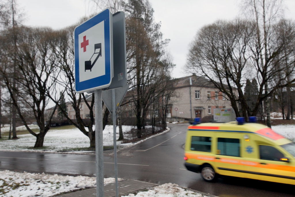 No Gulbenes uz Balvu slimnīcu pacientus ikdienā nogādā neatliekamās medicīniskās palīdzības dienests, taču par nokļūšanu atpakaļ jārūpējas katram pašam, kā nu kurš māk. 
Autors: no “Dzirksteles” arhīva