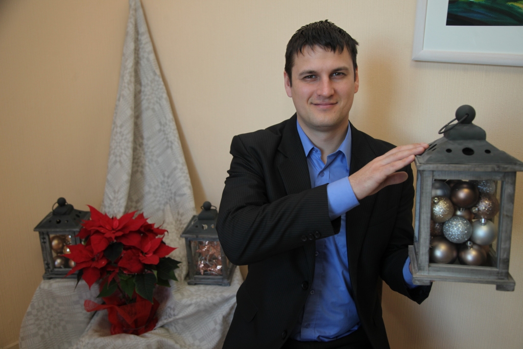 Gulbenes novada jaunatnes lietu speciālists Lauris Šķenders spēj savu nopietnību un mērķtiecību ikdienas darbā apvienot ar humoru. Jaunajā gadā viņš sev vēl strādāt vēl ātrāk un labāk, bet tas viss nav iedomājams bez labas veselības. 
Autors: Gatis Bogdanovs