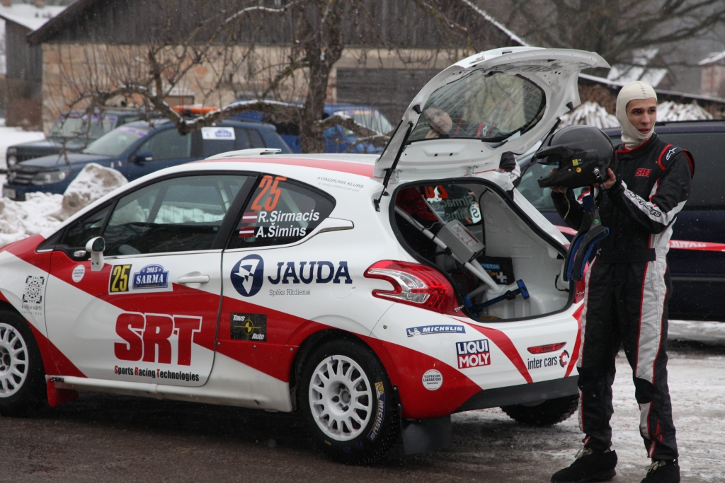 Dalībnieku sarakstā atrodams arī 2016.gada Eiropas rallija čempionāta bronzas medaļnieka, mūsu novadnieka Ralfa Sirmača vārds - pērn viņš Alūksnē ieguva 2.vietu. 	
Autors: Gatis Bogdanovs