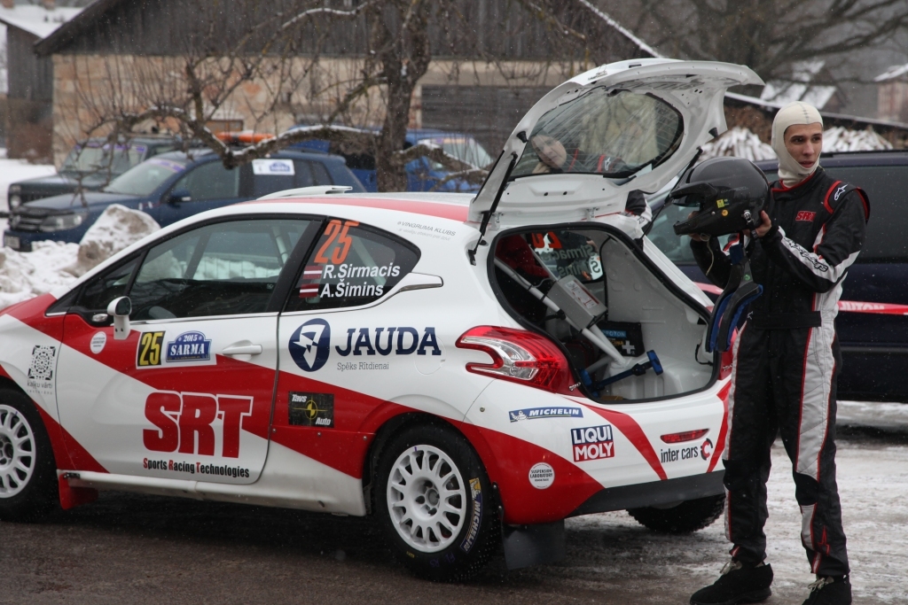 Dalībnieku sarakstā atrodams arī 2016.gada Eiropas rallija čempionāta bronzas medaļnieka, mūsu novadnieka Ralfa Sirmača vārds - pērn viņš Alūksnē ieguva 2.vietu. 	
Autors: Gatis Bogdanovs