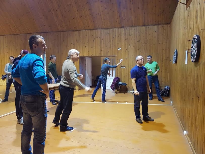 Šautriņu mešanas sacensības Beļavas pagastā tradicionāli tiek rīkotas katru gadu, gatavojoties Gulbenes novada ziemas sporta spēlēm, kurās šautriņu mešana ir viena no disciplīnām. 
Autors: no privātā arhīva