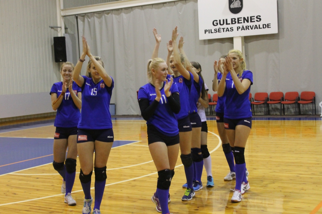 Pēc sestdien aizvadītajām cīņām VK “Gulbene” turnīra tabulā joprojām atrodas piektajā pozīcijā no 12 komandām. Tikai vairs vienu punktu priekšā ir LLU. Nākamais sabraukums mūsu meitenēm ir 28.janvārī Murjāņos, kur viņas spēkiem mērosies ar Rīgas volejbola skolas komandu un MSĢ. 	
Autors: no privātā arhīva