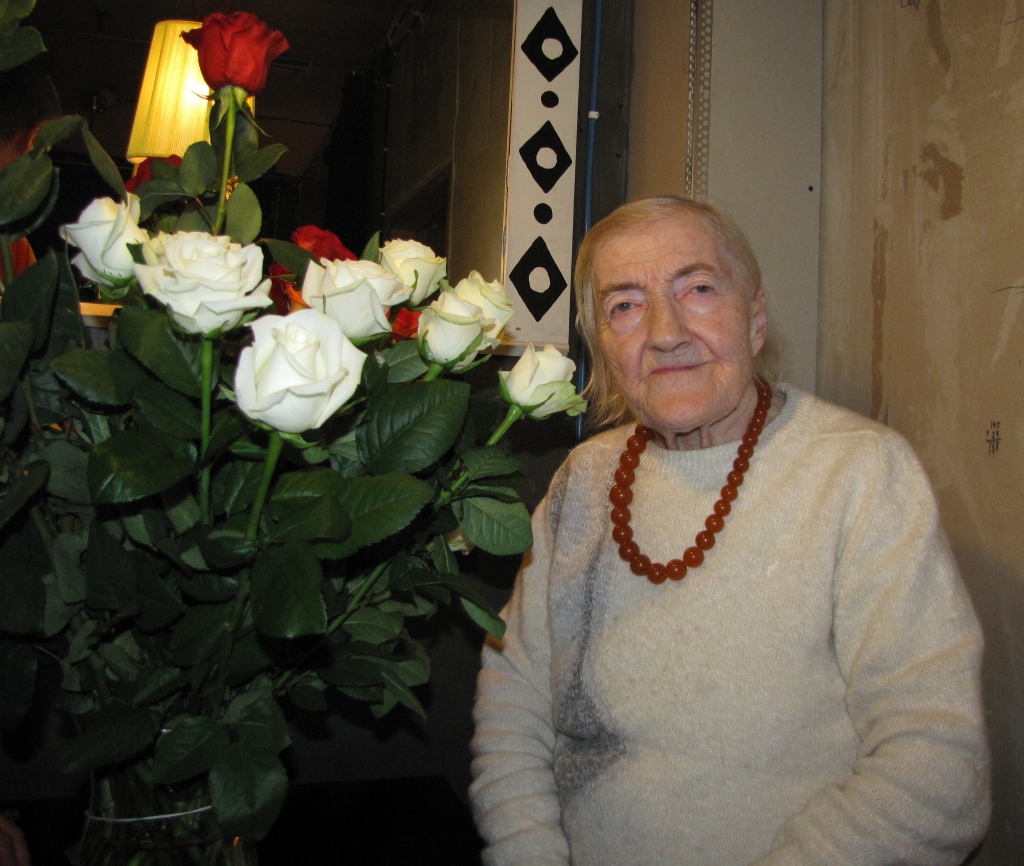 Ritas Drīzules mūža darbs tika novērtēts ar “Lielo folkloras gada balvu” 2002.gadā un Valsts kultūrkapitāla fonda mūža stipendiju. 		
Autors: Guntis Pakalns