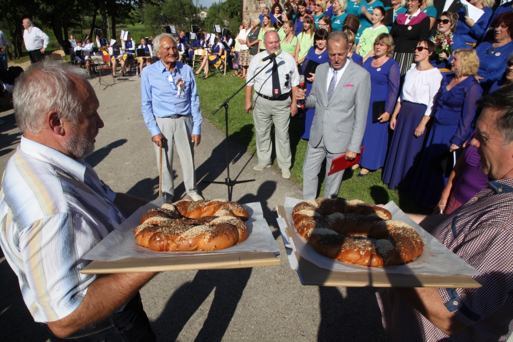 Nominācijā “Novada labākais kultūras pasākums” ir izvirzīts arī personību saiets “BrāliBrāli” Ozolkalnā. Emocionāls bija koncerts “BrāliBrāli” kopā ar jubilāru Gido Kokaru. Pasākumā piedalījās novada un Latvijas kori, Gulbenes mūzikas skolas pūtēju orķestris.
Autors: no “Dzirksteles” arhīva