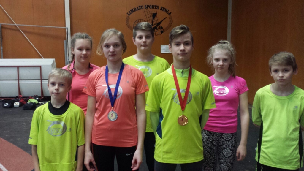 Gulbenes sporta skolas jaunie U14 vecuma grupas vieglatlēti ar labiem panākumiem startējuši sacensībās Limbažos un ir gatavi sevi pierādīt Latvijas vieglatlētikas čempionātā. 
Autors: no personiskā albuma