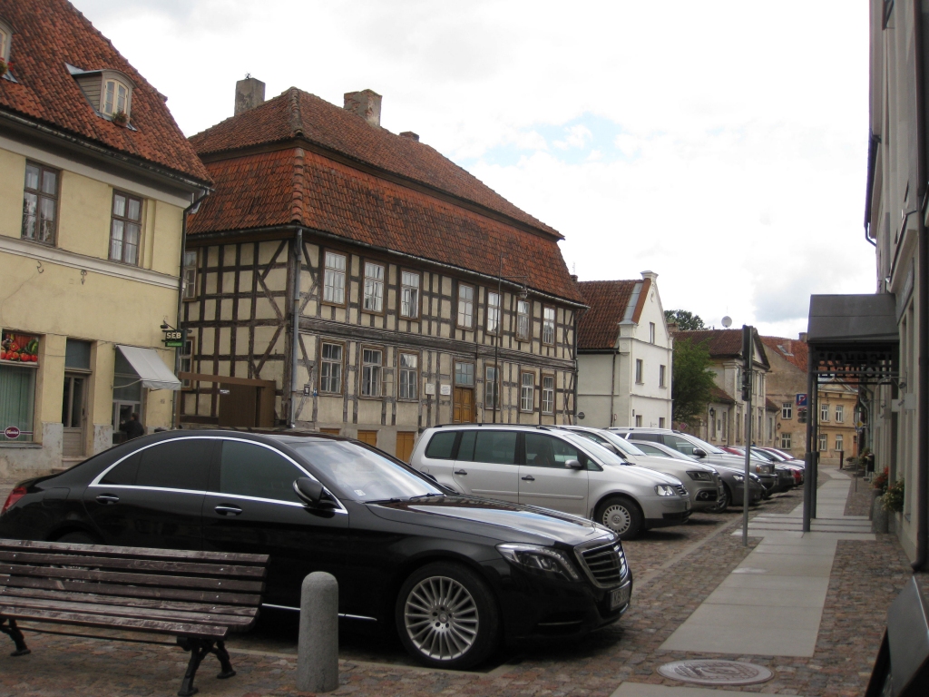 Hercoga Jēkaba galma aptieka celta 1622.gadā vācu pildrežģa būves tehnikā. Hercogistes laikā te atradusies pirmā zāļu tirgotava. Restaurēta 1986.gadā. 
Autors: Pārsla Konrāde